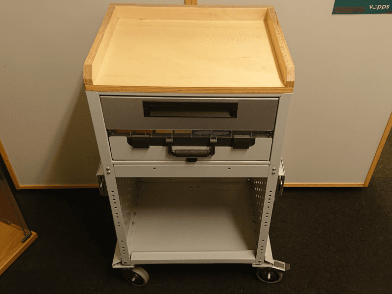 Utstilt Order System bilinnredning Single trollye S20-03