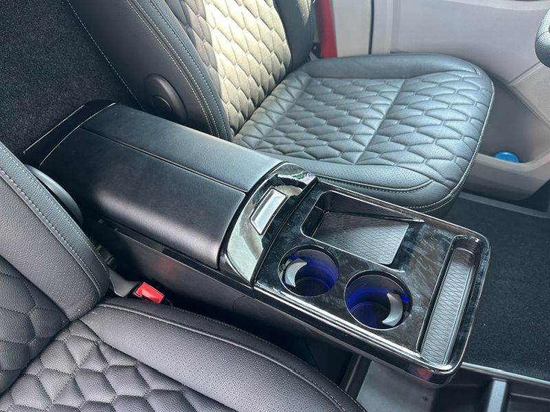 Midtkonsoll med mange muligheter for VW T6 og T6.1