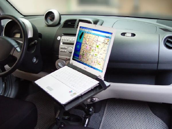 PC bord med justerbar teleskop arm