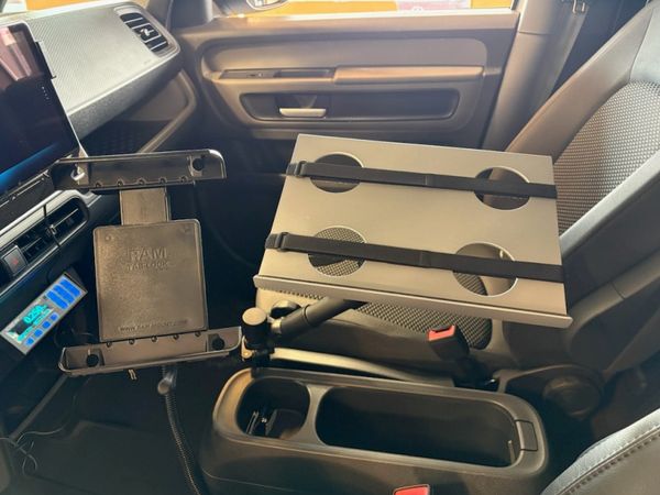 PC bord med justerbar teleskop arm